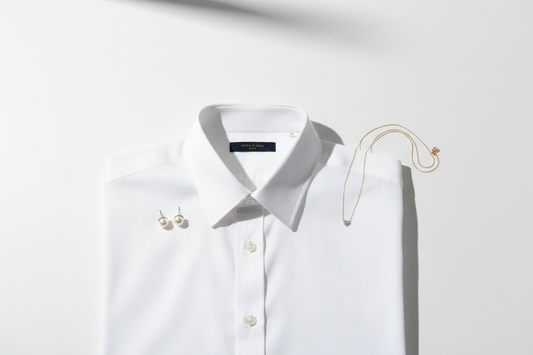 Biżuteria w pracy – jak wyglądać elegancko, ale profesjonalnie?